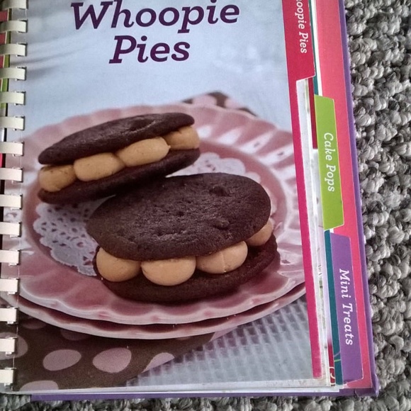 Whoopie Pies Cake Pops Mini Treats 3 in 1 Cookbook - Picture 3 of 7